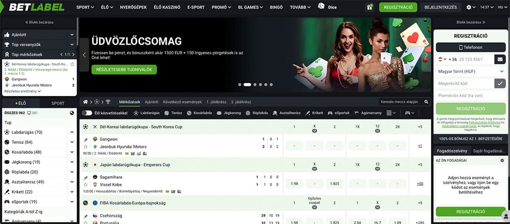 Fiatal nők tartanak szerencsejátékkal teli kártyákat a BetLabel kaszinó online felületén, ami bemutatja a bónuszajánlatokat.